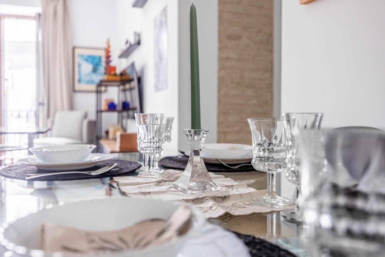 Comfy Away - Apartamento Exclusivo Mercado De Triana Con Balcon เซบีญา ภายนอก รูปภาพ
