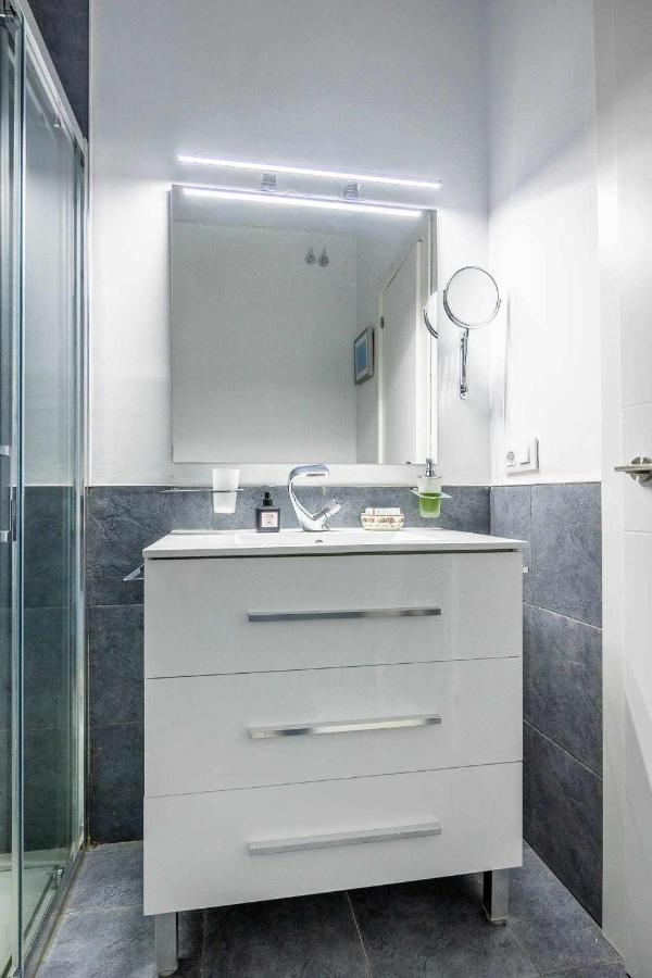 Comfy Away - Apartamento Exclusivo Mercado De Triana Con Balcon เซบีญา ภายนอก รูปภาพ