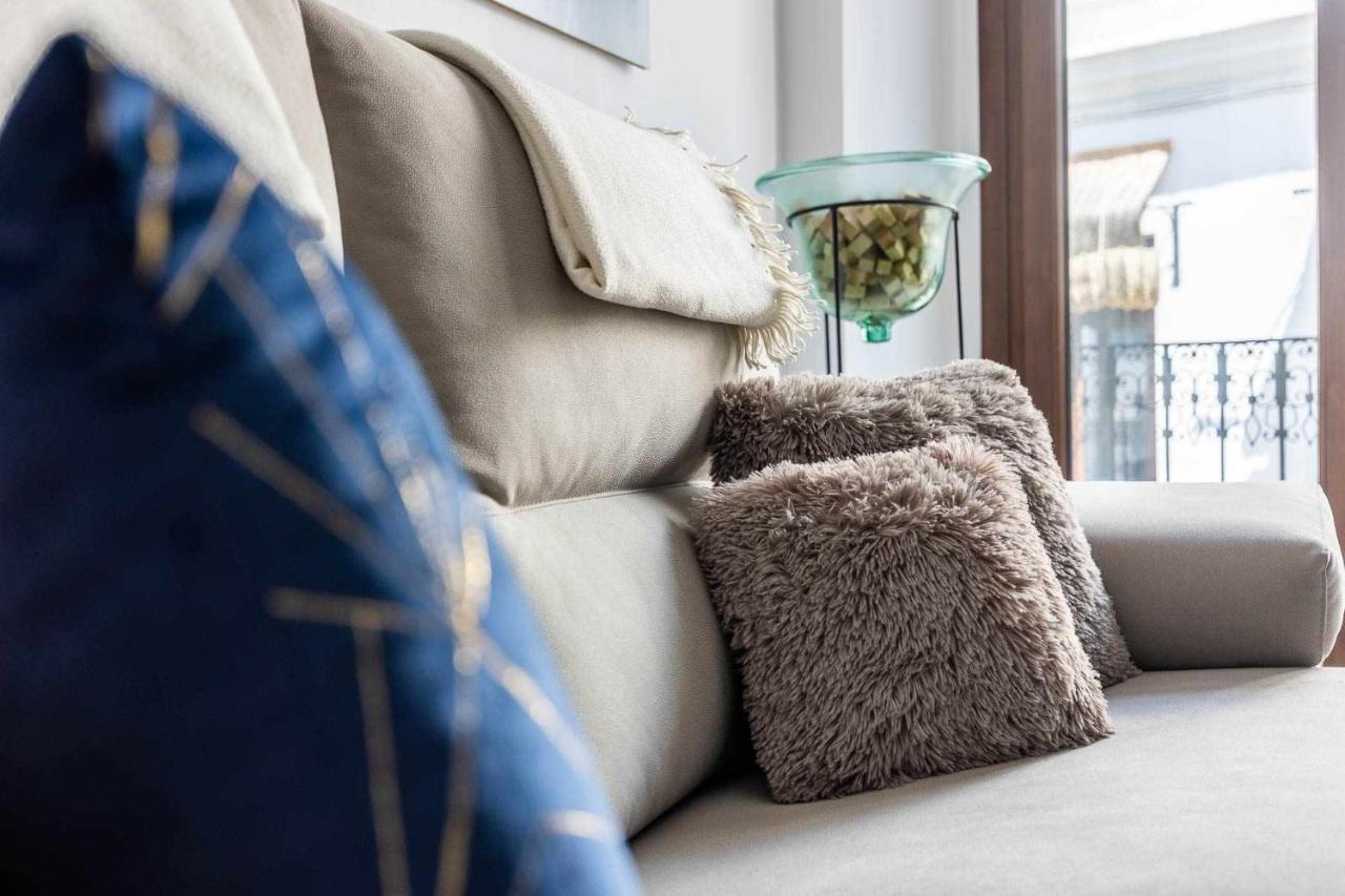 Comfy Away - Apartamento Exclusivo Mercado De Triana Con Balcon เซบีญา ภายนอก รูปภาพ